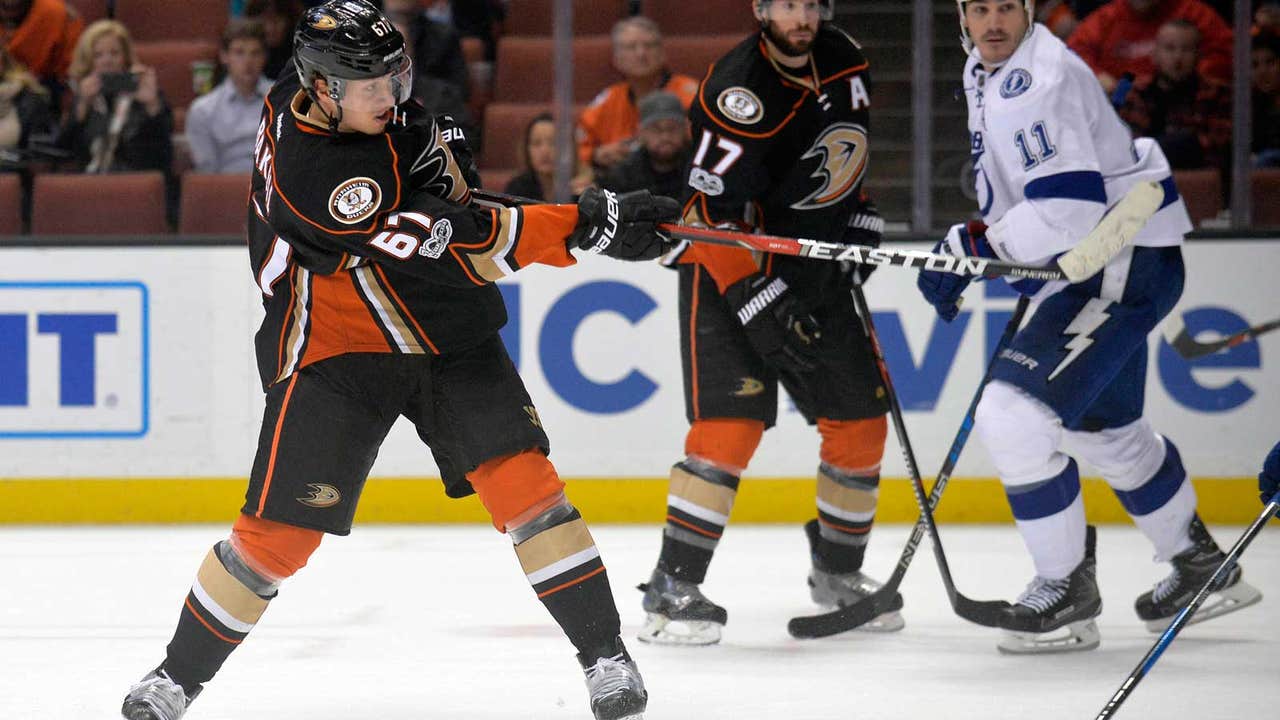 Rakell's rocket in OT puts surging Ducks past Lightning, 2-1